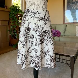 Ann Taylor Floral Skirt in Size 0